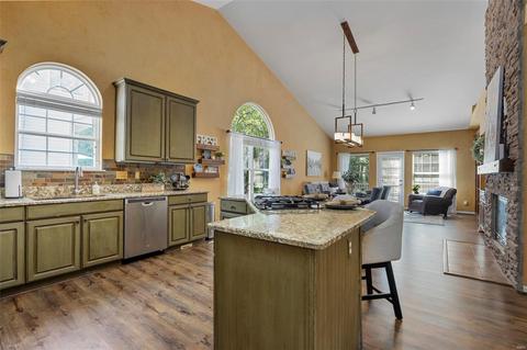 538 Castle Ridge Dr, Ballwin, MO 63021 photo 29