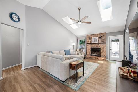 559 Elm Crossing Ct, Ballwin, MO 63021 photo 4