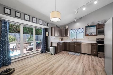 559 Elm Crossing Ct, Ballwin, MO 63021 photo 9