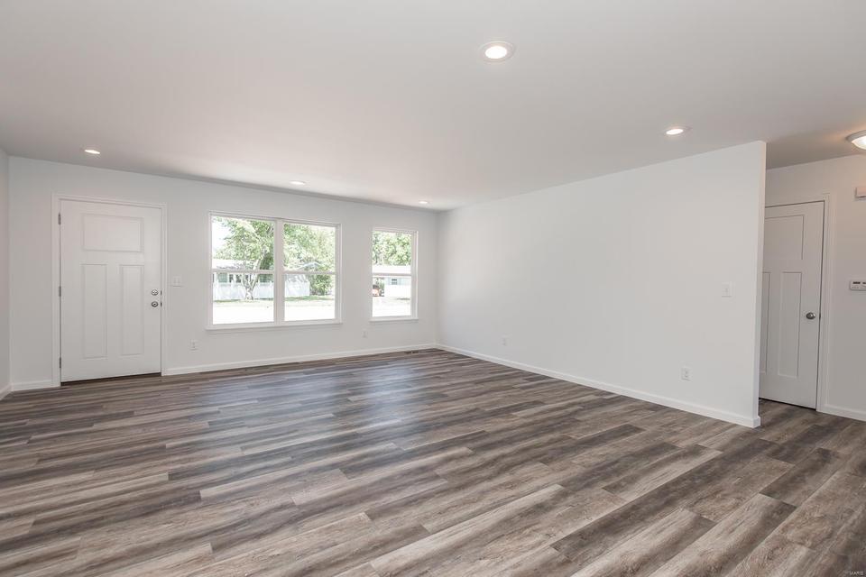  827 Mid Rivers Mall Dr, Saint Peters, MO 63376 photo 3