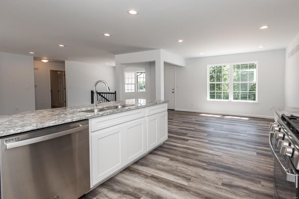  827 Mid Rivers Mall Dr, Saint Peters, MO 63376 photo 14