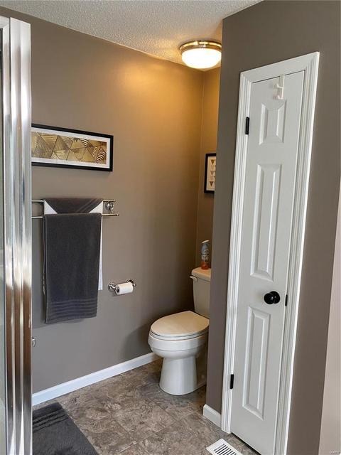 580 Enchanted Pkwy, Manchester, MO 63021 photo 14