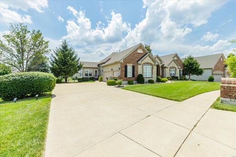 1009 Castleview Ct, Saint Charles, MO 63304 photo 4