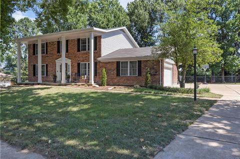 502 Lering Dr, Ballwin, MO 63011 photo 2