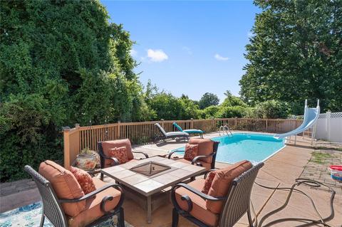 8 Dax Ct, Bridgeton, MO 63044 photo 5