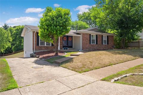 572 Running Creek Dr, Ballwin, MO 63021 photo 2