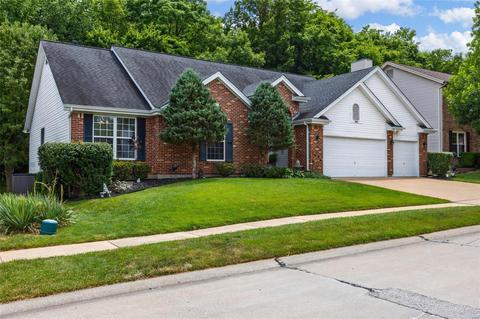 945 Kiefer Trails Dr, Ballwin, MO 63021 photo 2