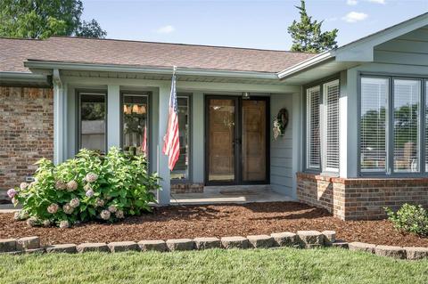 490 Manorcrest Ln, Ballwin, MO 63011 photo 2