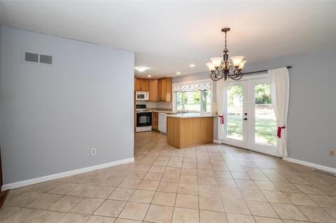 687 Walnut Point Ct, Ballwin, MO 63021 photo 7