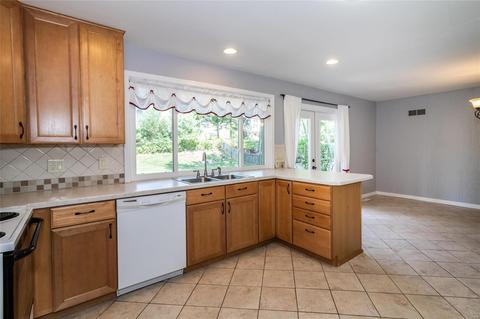 687 Walnut Point Ct, Ballwin, MO 63021 photo 6
