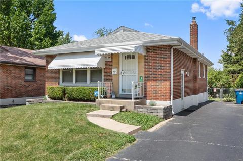 9003 Harold Dr, Saint Louis, MO 63134 photo 3