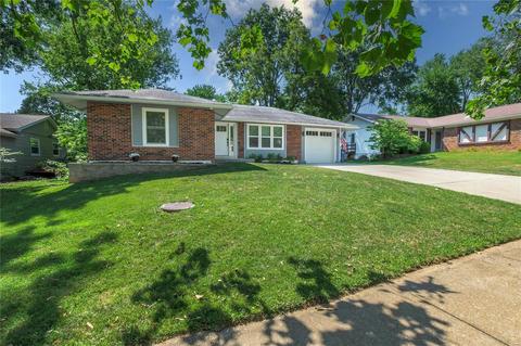 913 Napoli Dr, Ballwin, MO 63021 photo 2
