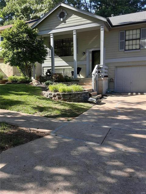 565 Woodlyn Xing, Ballwin, MO 63021 photo 1