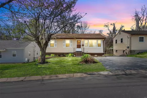 11030 Gertrude Ave, Saint Ann, MO 63074
