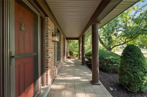 14 Williamsburg Rd, Saint Louis, MO 63141 photo 2