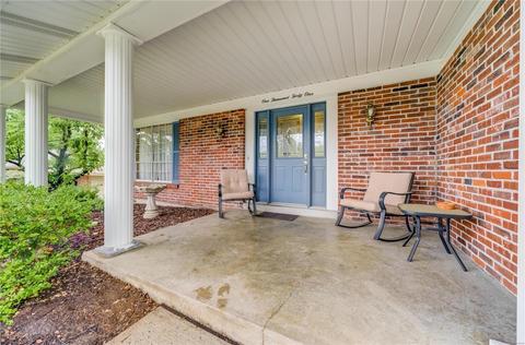 1041 Summer Tree Dr, Ballwin, MO 63011 photo 2