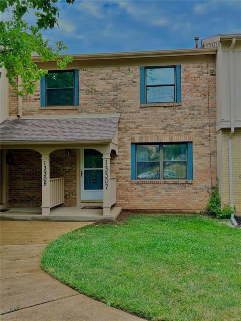13307 Hiddendale Ln, Ballwin, MO 63021 photo 1