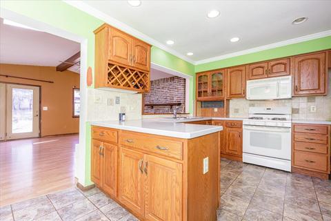 346 Towerwood Dr, Ballwin, MO 63021 photo 3