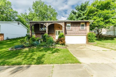 346 Towerwood Dr, Ballwin, MO 63021 photo 1