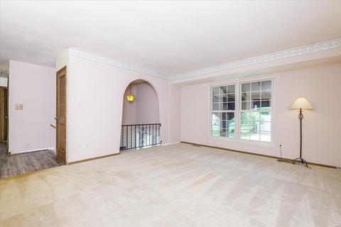 346 Towerwood Dr, Ballwin, MO 63021 photo 2