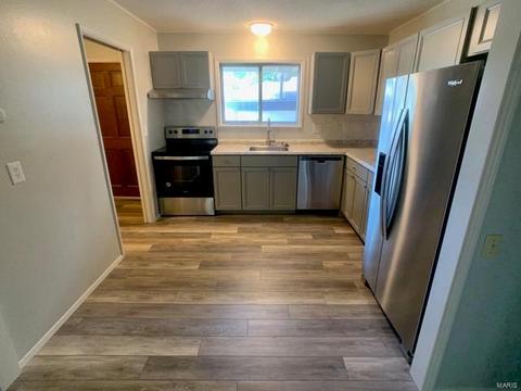 842 Conestoga Dr, Manchester, MO 63021 photo 3