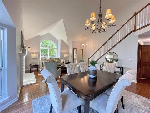 1024 Oak Glen Cir, Ballwin, MO 63021 photo 2