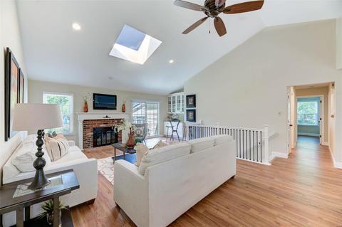 705 Fox Briar Ln, Ballwin, MO 63021 photo 3