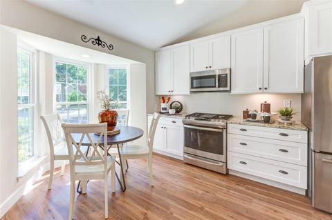 705 Fox Briar Ln, Ballwin, MO 63021 photo 9