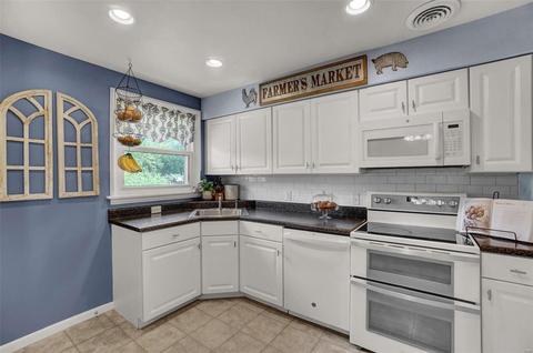 116 Ivy Ct, Ballwin, MO 63011 photo 9