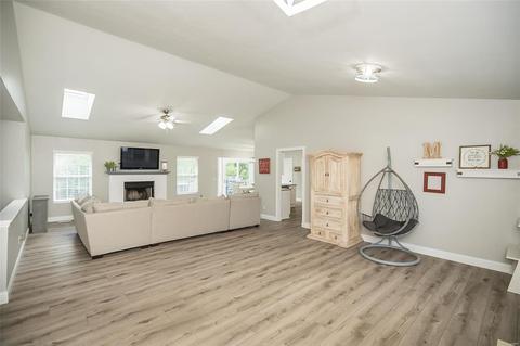 2707 Post Meadows Dr, O'fallon, MO 63368 photo 2