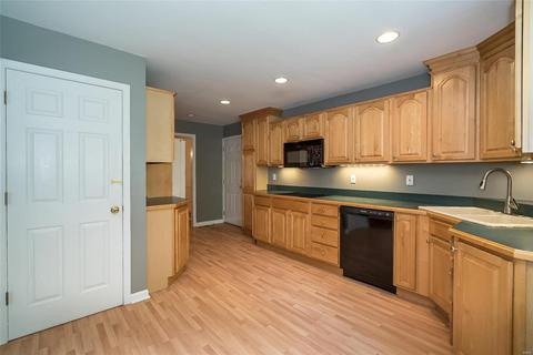 310 Wildforest Dr, Ballwin, MO 63011 photo 14