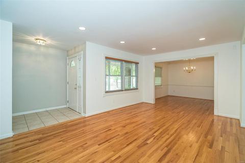 310 Wildforest Dr, Ballwin, MO 63011 photo 4