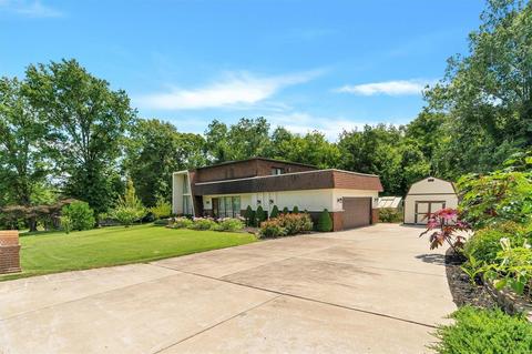 3360 Ridgeway Dr, Saint Charles, MO 63303 photo 2