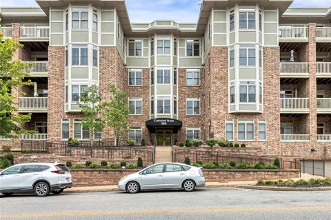 540 N And South Rd #406, Saint Louis, MO 63130