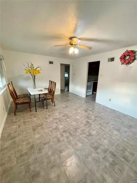 423 Warfield Ave, Ferguson, MO 63135 photo 4