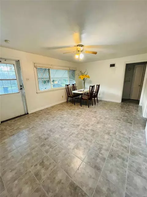 423 Warfield Ave, Ferguson, MO 63135 photo 6