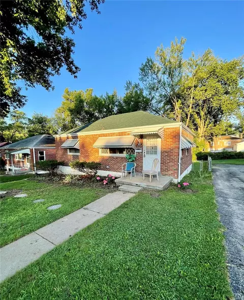 423 Warfield Ave, Ferguson, MO 63135 photo 2