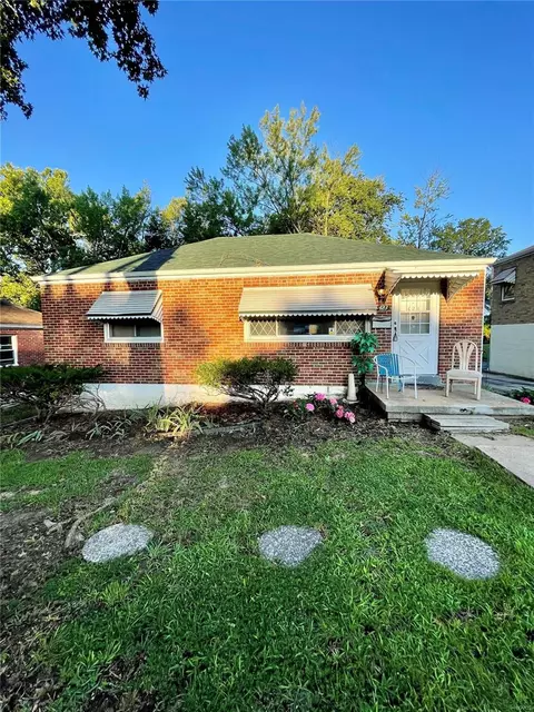 423 Warfield Ave, Ferguson, MO 63135