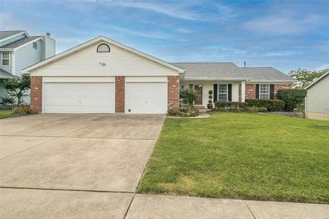 243 Brougham Dr, O'fallon, MO 63368 photo 2