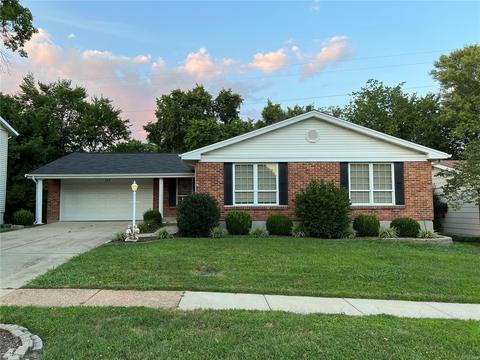 715 Foxwick Dr, Ballwin, MO 63011 photo 1