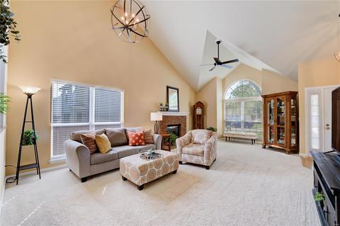 1052 Johanna Dr, Ballwin, MO 63021 photo 4