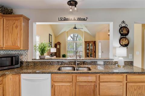 1052 Johanna Dr, Ballwin, MO 63021 photo 8