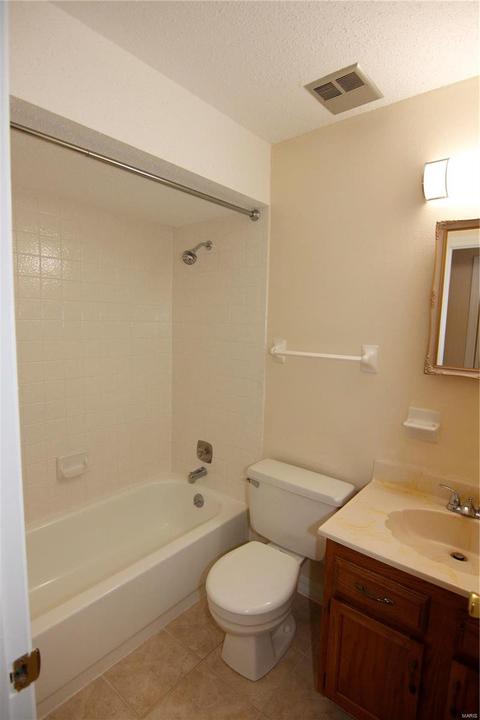 102 Caravel Ct, Ballwin, MO 63021 photo 14