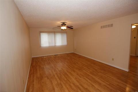 102 Caravel Ct, Ballwin, MO 63021 photo 4