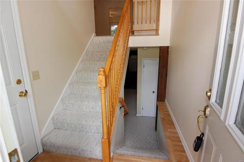 102 Caravel Ct, Ballwin, MO 63021 photo 3