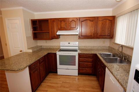 102 Caravel Ct, Ballwin, MO 63021 photo 9