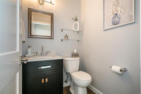 1059 Oak Glen Cir, Ballwin, MO 63021 photo 9