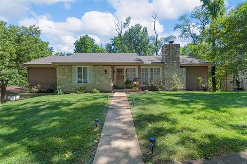 900 Dinard Dr, Manchester, MO 63021 photo 1