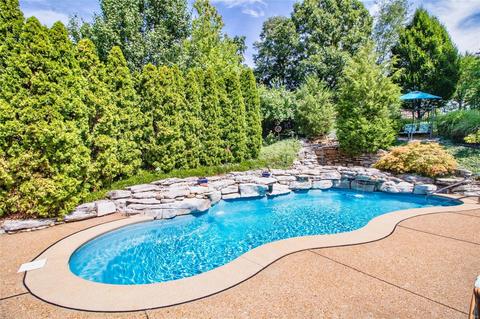 718 Carman Meadows Dr, Manchester, MO 63021 photo 3