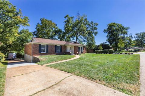 312 Hill Trail Dr, Ballwin, MO 63011 photo 2